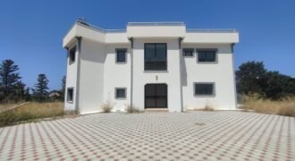 Alsancak,Girne’de Satılık 4+1 Villa