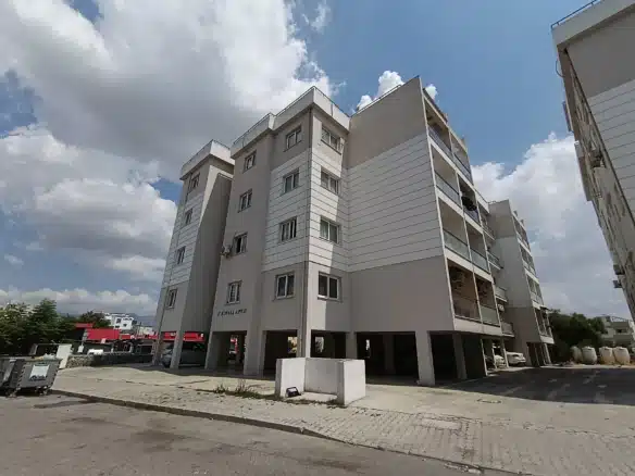 Küçük Kaymaklı’da kiralık eşyalı 2+1 daire-apartman görünümü