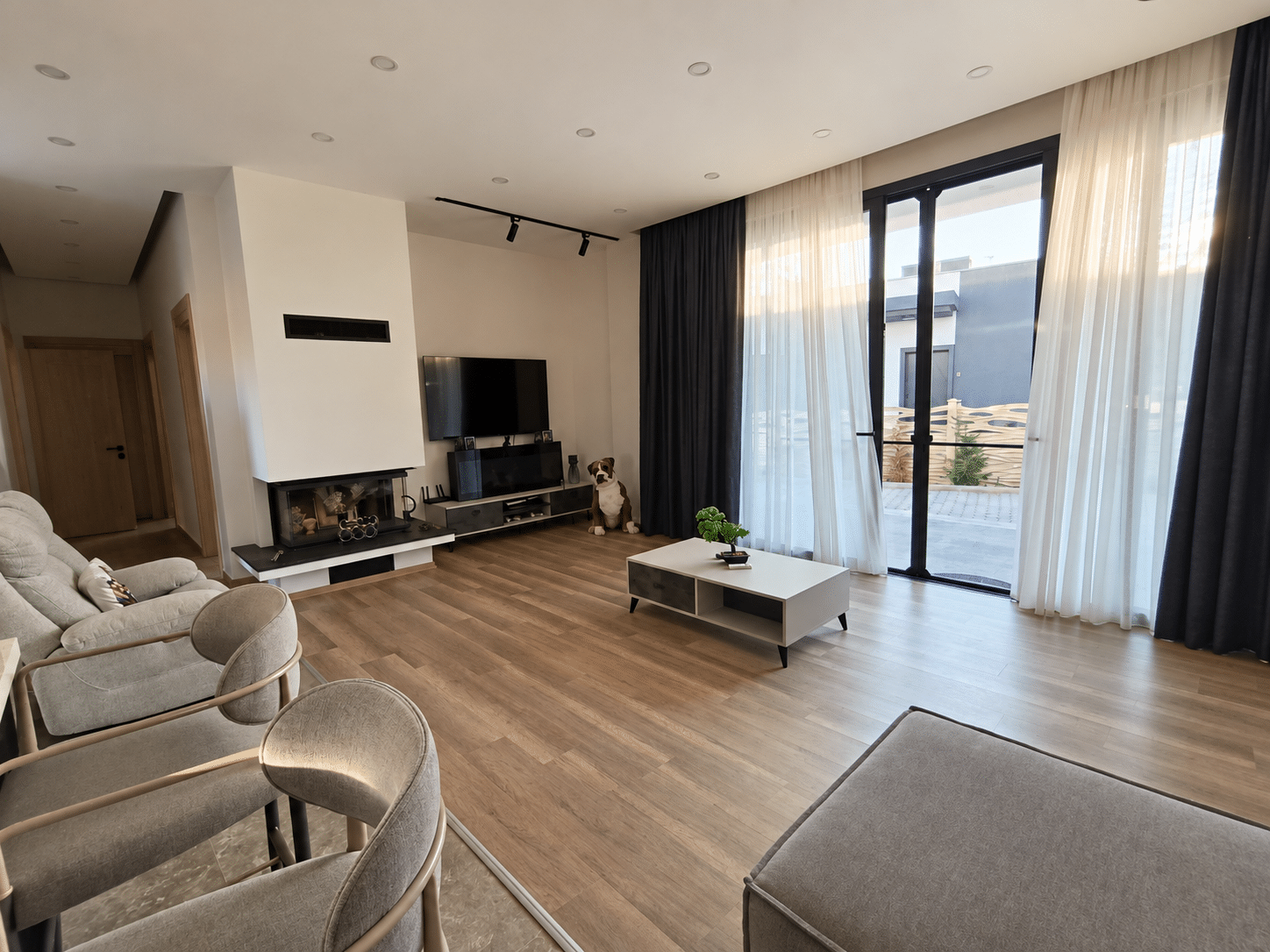 dikmen-satilik-tek-katli-mustakil-ev-salon-2 Dikmen’de Satılık Tek Katlı Modern Müstakil Ev