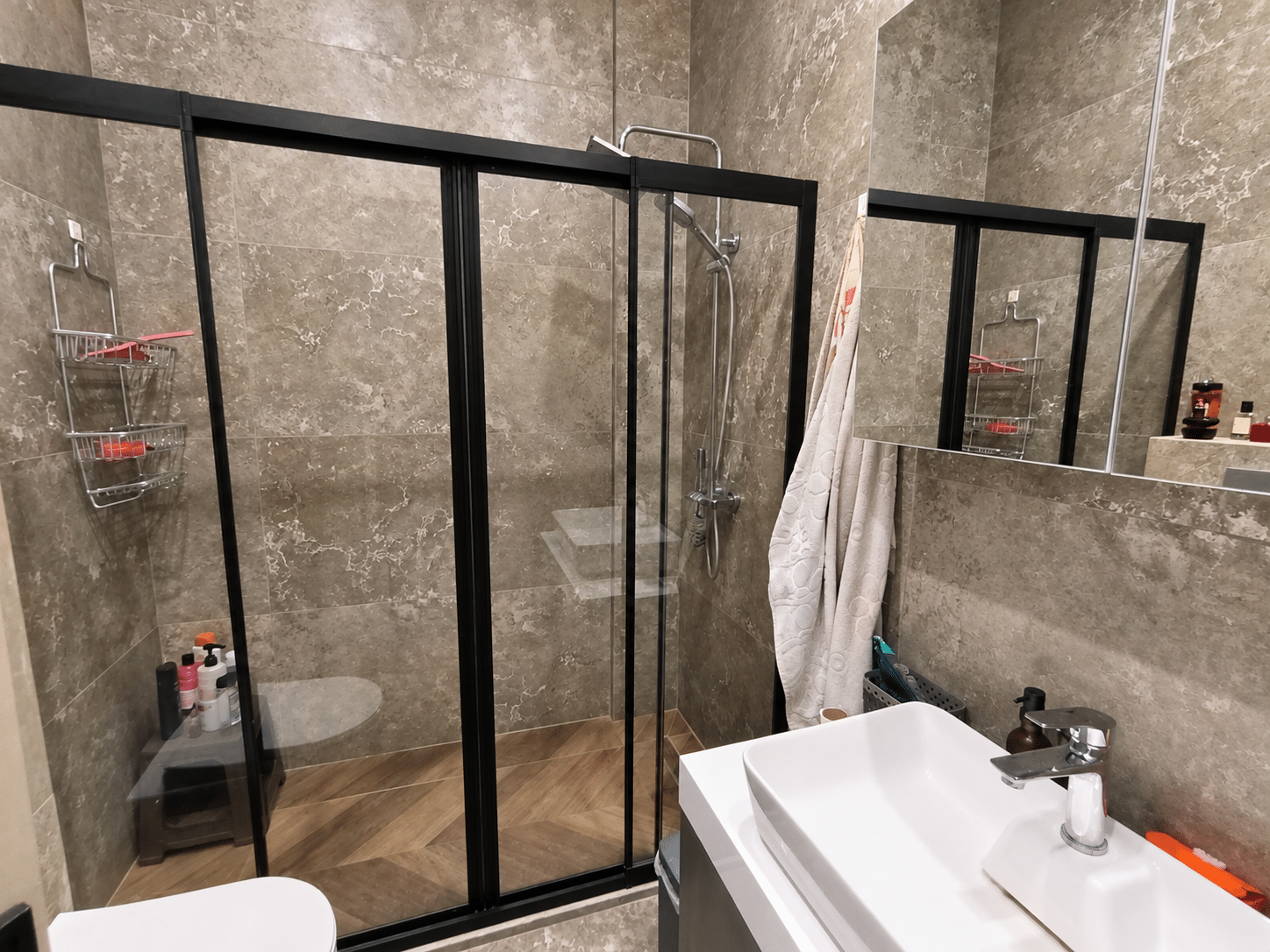 dikmen-satilik-tek-mustakil-ev-banyo-3 Dikmen’de Satılık Tek Katlı Modern Müstakil Ev